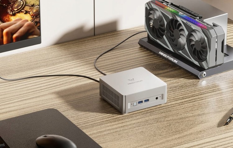 MINISFORUM UM870 Plus - z OCulink